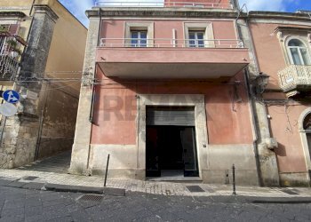 Edificio all\'aperto - Locale Commerciale Via Duca D'Aosta
 
7, Palazzolo Acreide - foto 1