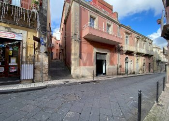 Edificio all\'aperto - Locale Commerciale Via Duca D'Aosta
 
7, Palazzolo Acreide - foto 2