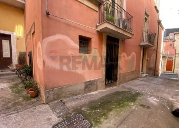 Casa all\'aperto - Locale Commerciale Via Duca D'Aosta
 
7, Palazzolo Acreide - foto 4