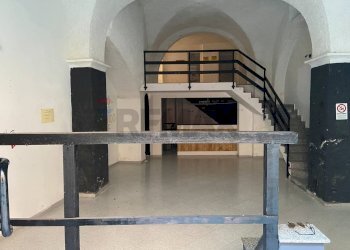 Scale - Locale Commerciale Via Duca D'Aosta
 
7, Palazzolo Acreide - foto 6