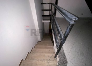 Scale - Locale Commerciale Via Duca D'Aosta
 
7, Palazzolo Acreide - foto 17