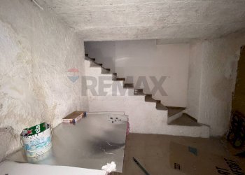 Scale - Locale Commerciale Via Duca D'Aosta
 
7, Palazzolo Acreide - foto 18