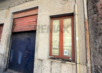 Edificio all\'aperto - Locale Commerciale VIA RE MARTINO
 
63, Catania - foto 4