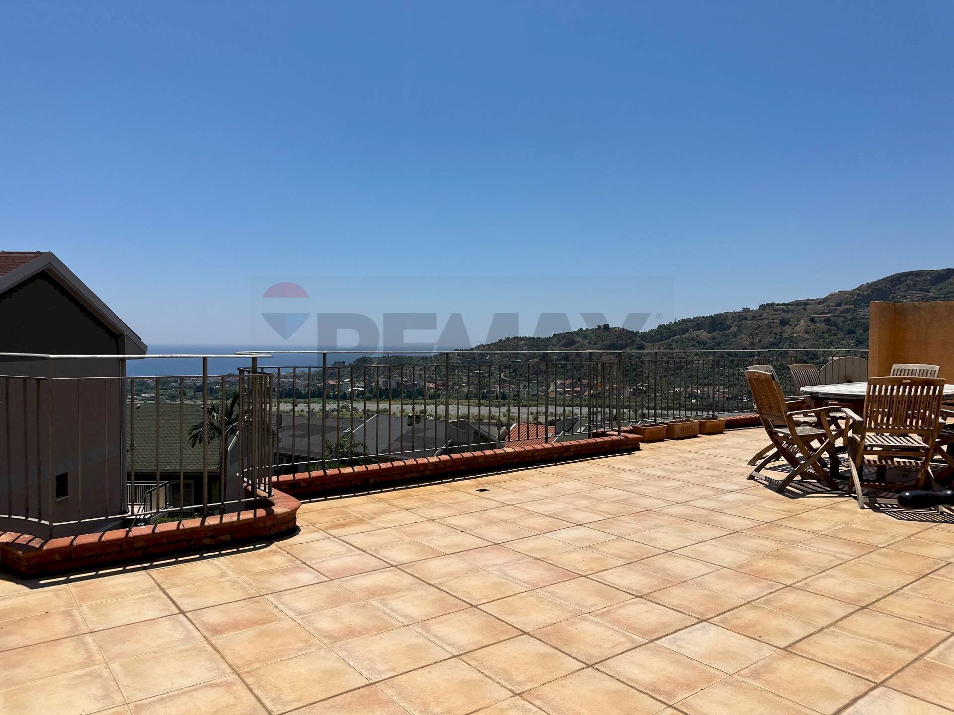 Terrazza - Casa indipendente Via grotte
 
Snc, Furci Siculo - foto 2