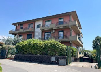 Edificio all\'aperto - Quadrilocale Via Soprarie
 
25, Mascalucia - foto 1