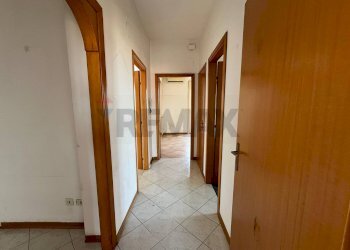 Hall / corridoio - Quadrilocale Via Soprarie
 
25, Mascalucia - foto 27