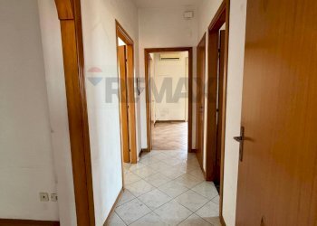 Hall / corridoio - Quadrilocale Via Soprarie
 
25, Mascalucia - foto 28