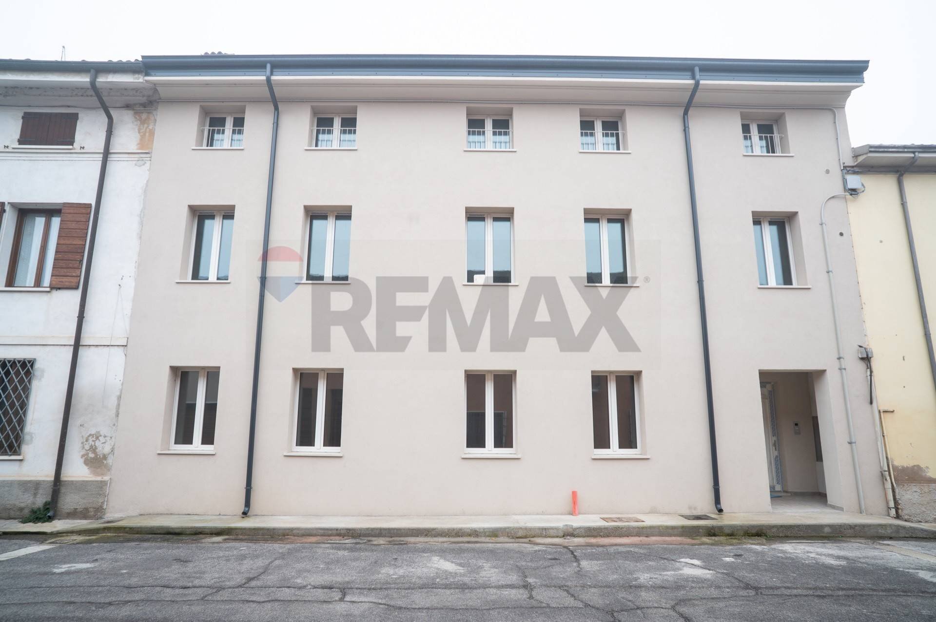 Edificio all\'aperto - Quadrilocale Via Puttina
 
16, Viadana - foto 1