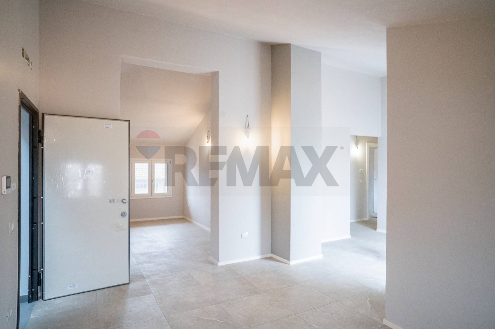 Hall / corridoio - Quadrilocale Via Puttina
16, Viadana - foto 2