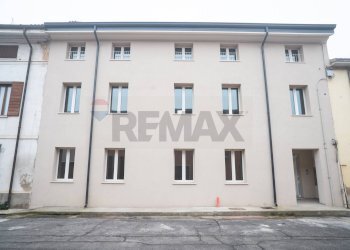 Edificio all\'aperto - Quadrilocale Via Puttina
 
16, Viadana - foto 1