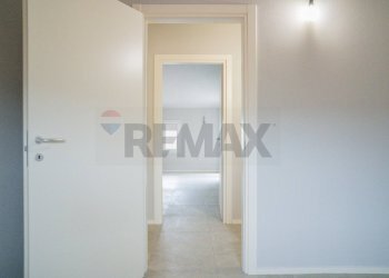 Hall / corridoio - Quadrilocale Via Puttina
 
16, Viadana - foto 25