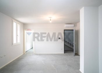 Stanza vuota - Quadrilocale Via Puttina
 
16, Viadana - foto 7