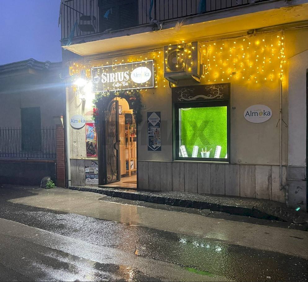 Edificio all\'aperto - Negozio Via Cappella degli Orefici
 
56, Torre del Greco - foto 1