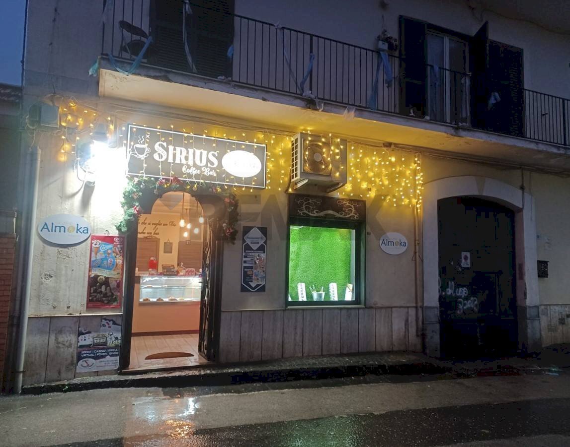 Edificio all\'aperto - Negozio Via Cappella degli Orefici
 
56, Torre del Greco - foto 3