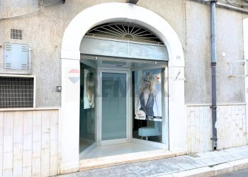 Edificio all\'aperto - Locale Commerciale Via Amicangelo Ricci
 
26, Foggia - foto 1