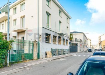 Edificio all\'aperto - Trilocale Bellini
 
17, Busto Arsizio - foto 8