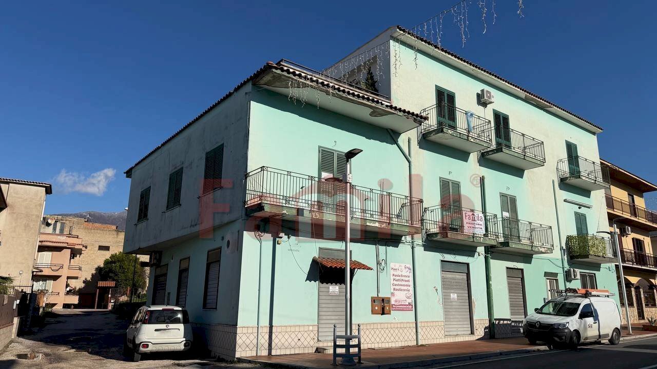 Foto 1 - Locale Commerciale Sperone - foto 1