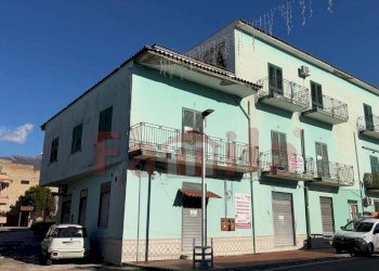 Foto 1 - Locale Commerciale Sperone - foto 1