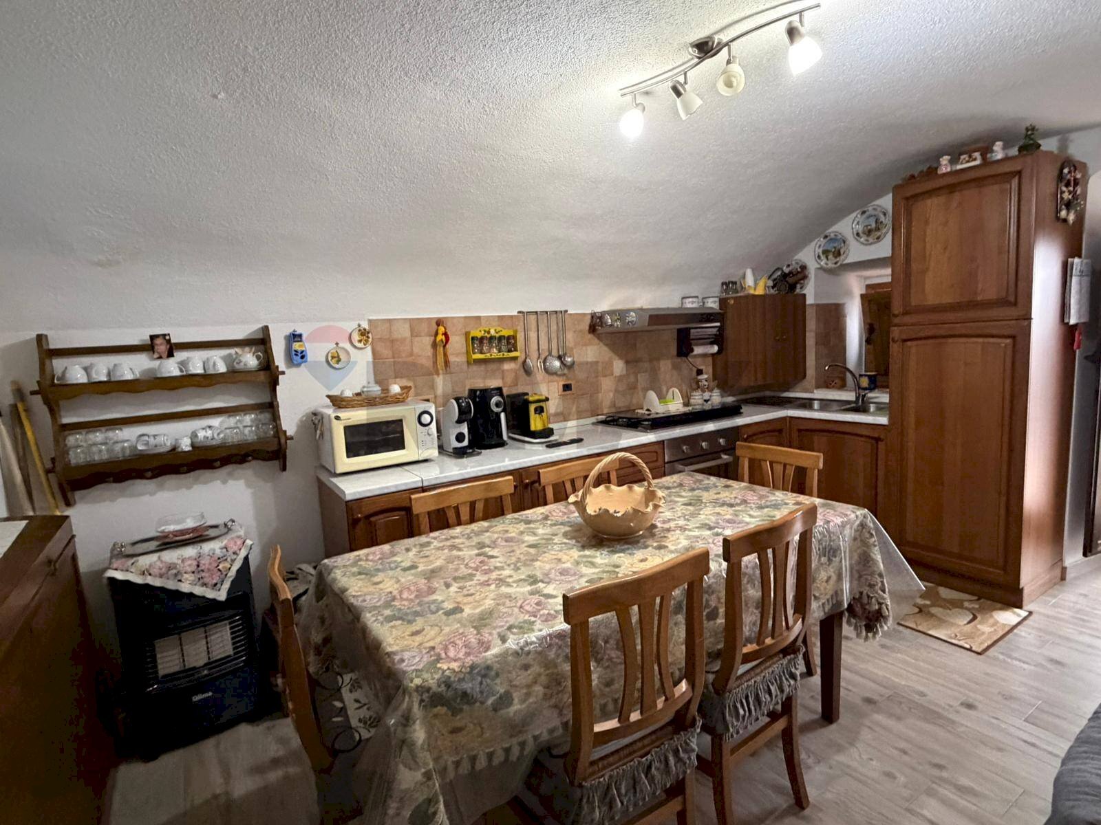 Sala da pranzo - Casa indipendente RICCI-MACCARONI
 
42, Ateleta - foto 3