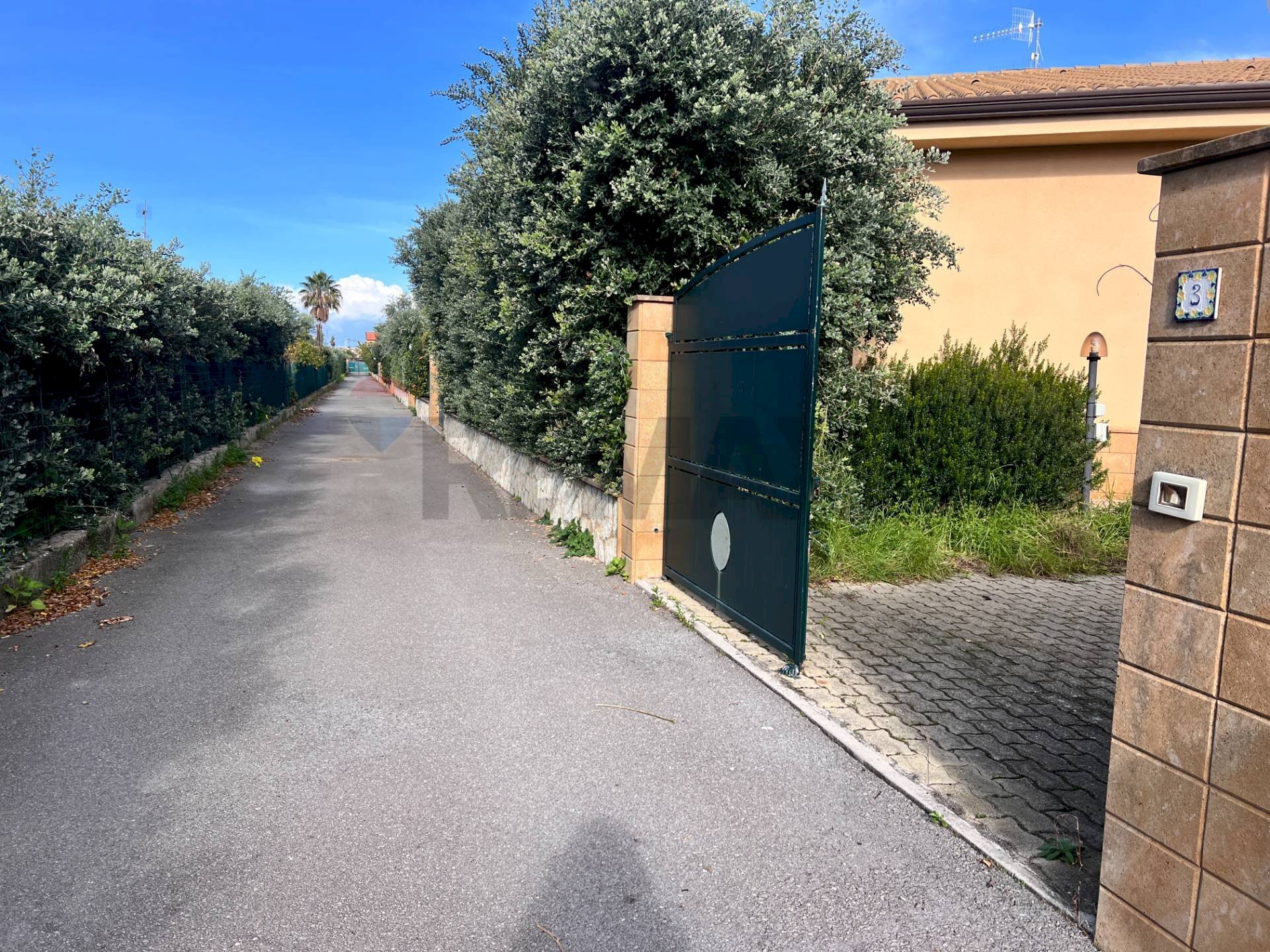 Non correlato - Casa semi indipendente Viale San Francesco
 
53, Campofelice di Roccella - foto 3