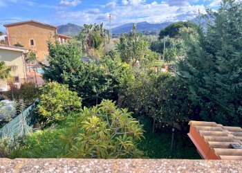 Vista delle montagne - Casa semi indipendente Viale San Francesco
 
53, Campofelice di Roccella - foto 31