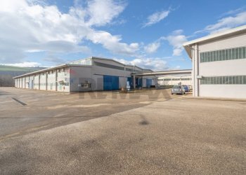 Edificio all\'aperto - Capannone C.DA CANCELLI
 
SNC, Castilenti - foto 3