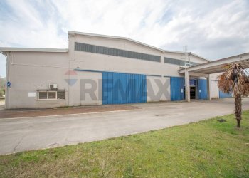 Edificio all\'aperto - Capannone C.DA CANCELLI
 
SNC, Castilenti - foto 7