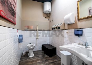 Bagno - Cafeteria - Cold Bar Piazza Quattro Novembre
 
1, Milano - photo 12