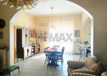 Sala da pranzo - Appartamento Via Giosuè Carducci
 
8, Torchiarolo - foto 1