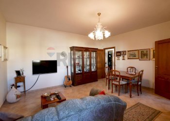 Sala da pranzo - Casa semi indipendente Piazzetta Antonio Tondo
 
3, Lequile - foto 4