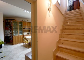 Scale - Casa semi indipendente Piazzetta Antonio Tondo
 
3, Lequile - foto 15