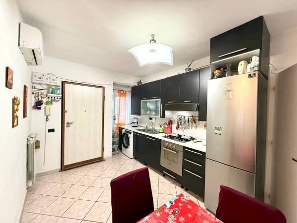 Foto 1 - Trilocale via amalfi
 
52, Pomezia - foto 1
