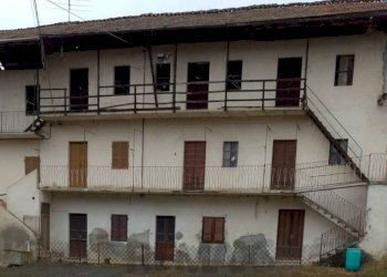 Edificio all\'aperto - Rustico Cascina Vallazza, Borgomanero - foto 1