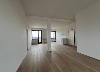 Foto 3 - Quadrilocale Via Rainoldi
 
23, Varese - foto 3