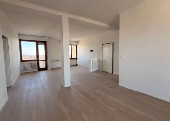 Foto 16 - Quadrilocale Via Rainoldi
 
23, Varese - foto 16