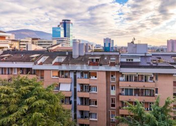 Edificio all\'aperto - Trilocale via Cipro
 
88, Brescia - foto 1