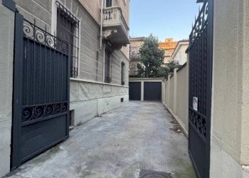 Cortile interno - Stable - Palace via Pinasca, 12, Torino (neighborhood Campidoglio) - photo 3