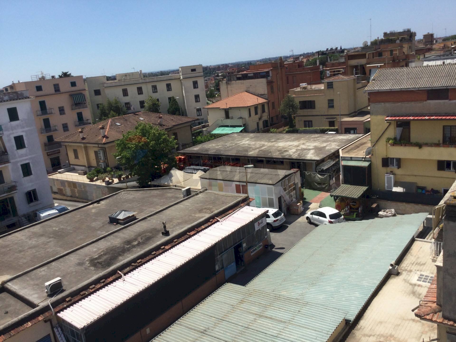 Edificio all\'aperto - Locale Commerciale via Cornelia
 
46, Roma - foto 1