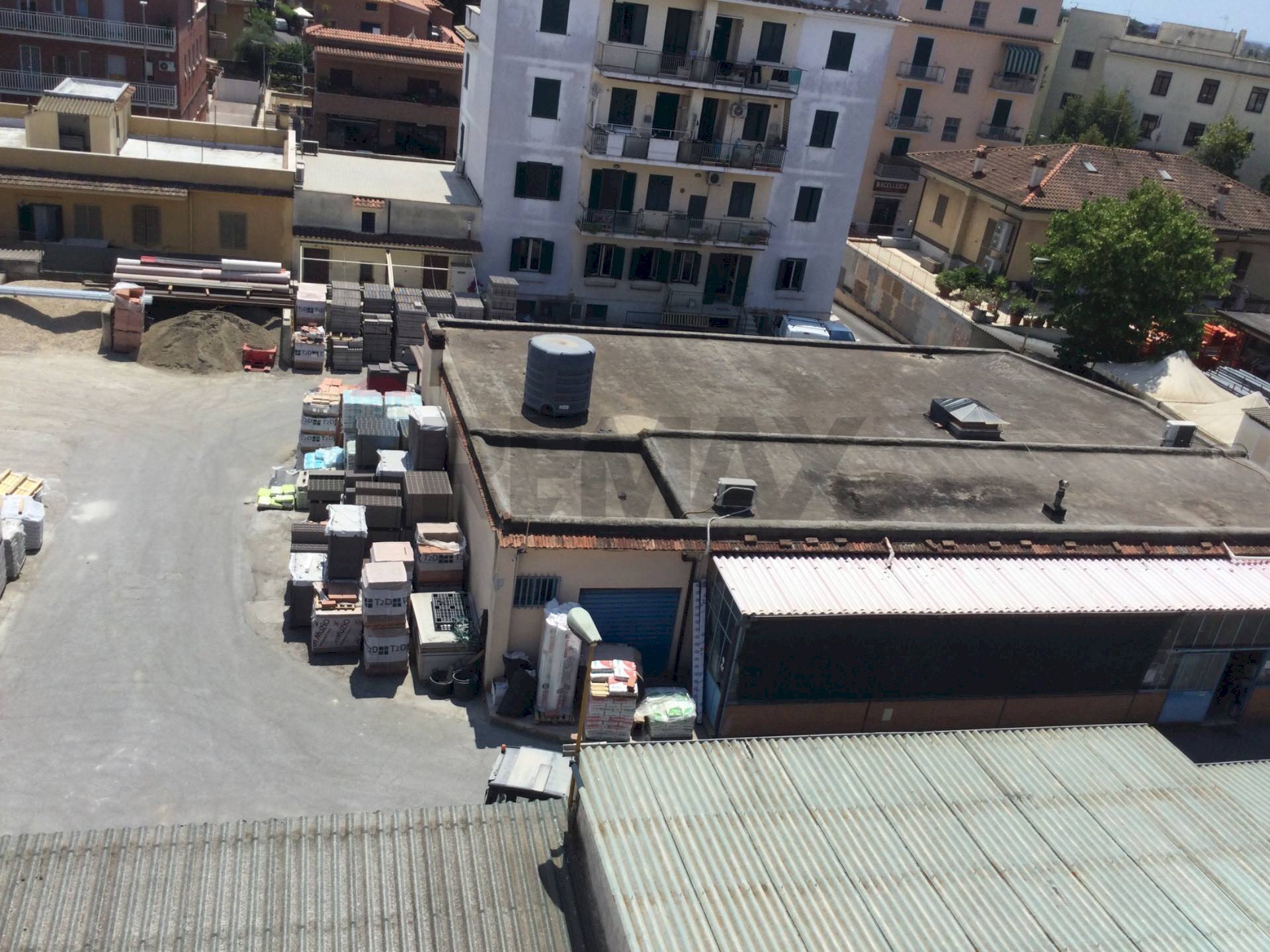 Edificio all\'aperto - Locale Commerciale via Cornelia
46, Roma - foto 2