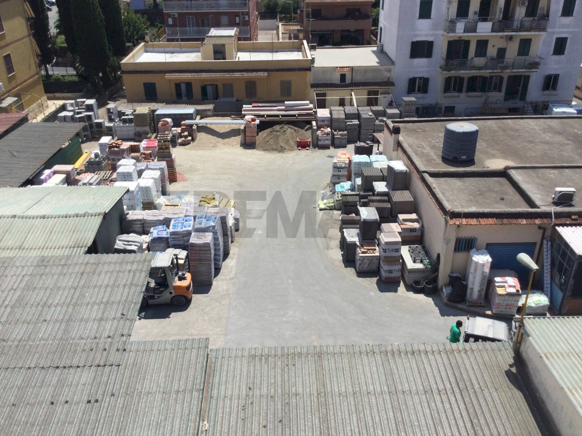 Edificio all\'aperto - Locale Commerciale via Cornelia
46, Roma - foto 3