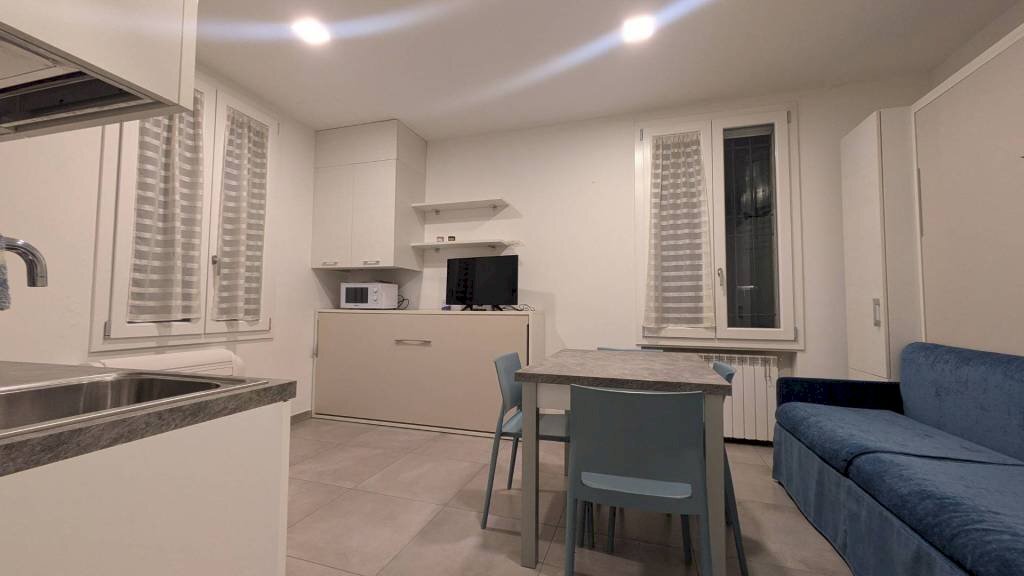 Sala da pranzo - Monolocale via Mascarella, 80, Bologna (zona Irnerio) - foto 2