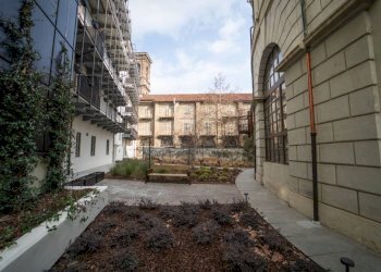 Cortile interno - Monolocale via San Francesco di Paola, 3, Torino (zona Centro) - foto 22