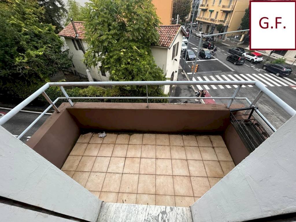 Balcone - Trilocale via Toscana, 1, Bologna (zona Colli) - foto 2