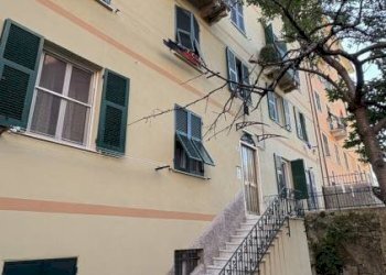 Facciata - Quadrilocale all'asta via Gian Battista Gaulli, 13, Genova (zona Marassi) - foto 1