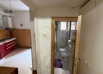 Disimpegno - Quadrilocale all'asta via Gian Battista Gaulli, 13, Genova (zona Marassi) - foto 11