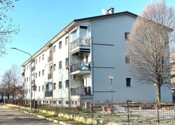 Facciata - Stabile - Palazzo via Giuseppe Cardellini, 2, Cambiano - foto 2