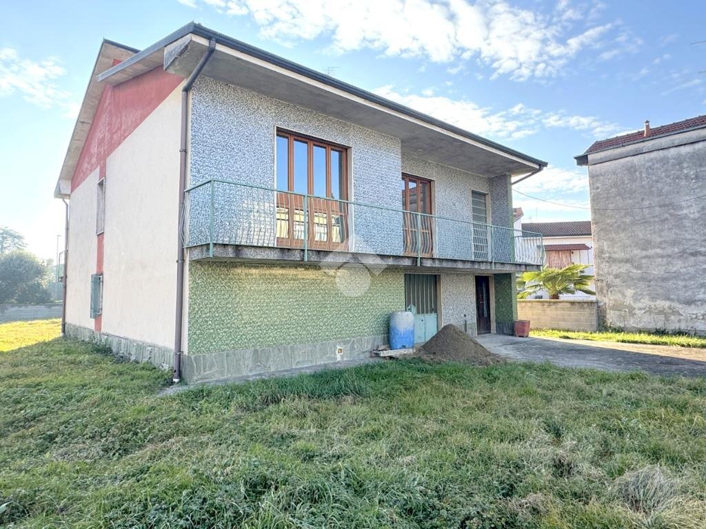 Villa Via Carlo Romanò, Cesate - photo 1