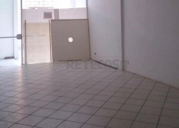 WhatsApp Image 2025-12-17 at 16.19.29 (1).jpeg - Locale Commerciale VIA XX SETTEMBRE, Crema - foto 4