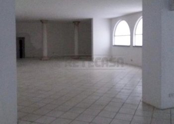 WhatsApp Image 2025-12-17 at 16.19.29 (4).jpeg - Locale Commerciale VIA XX SETTEMBRE, Crema - foto 7