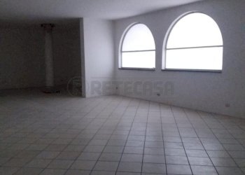 WhatsApp Image 2025-12-17 at 16.19.29 (8).jpeg - Locale Commerciale VIA XX SETTEMBRE, Crema - foto 11